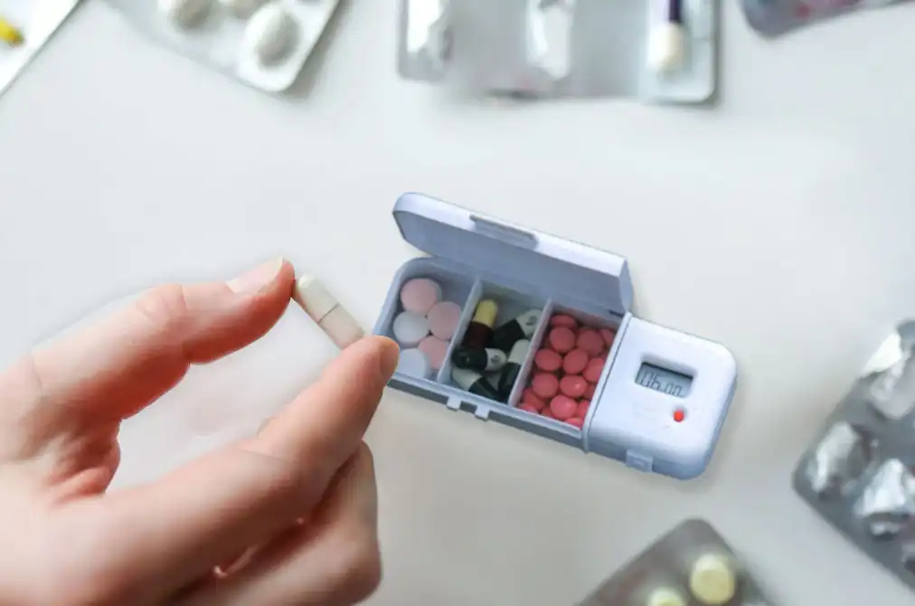Elektronische Pillendosen und Medikamentenerinnerungen
